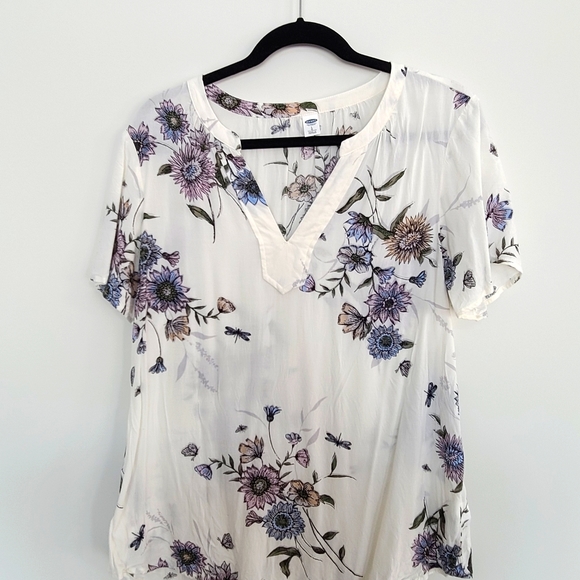 Old Navy Tops - 2/$20 Womens blouse